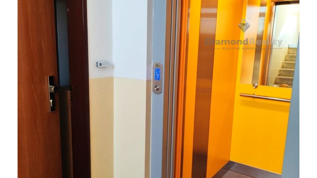 Na predaj 3 izbový byt ,Denešova ulica, Košice - KVP