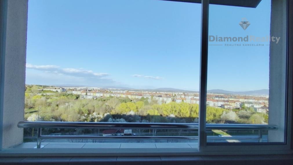 Na predaj 3 izbový byt ,Denešova ulica, Košice - KVP