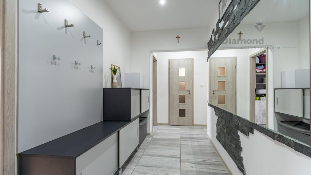 NA PREDAJ PRIESTRANNÝ 3 IZBOVÝ BYT S LODŽIOU