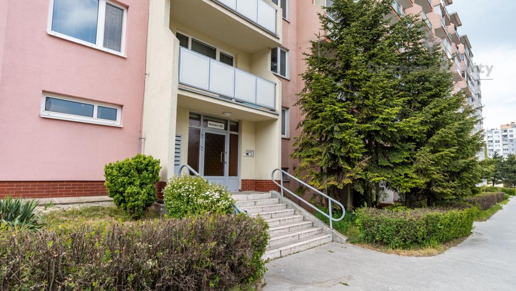 NA PREDAJ PRIESTRANNÝ 3 IZBOVÝ BYT S LODŽIOU