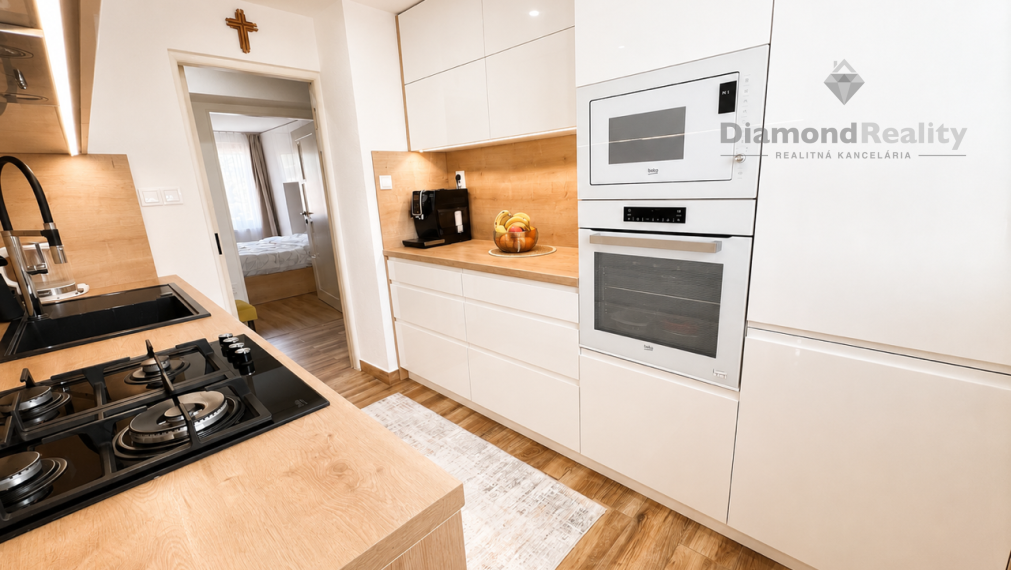 MODERNÝ 3-IZBOVÝ BYT PO KOMPLETNEJ REKONŠTRUKCII S BALKÓNOM | OBEC RUSKOV
