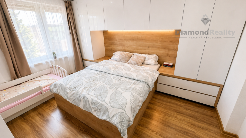 MODERNÝ 3-IZBOVÝ BYT PO KOMPLETNEJ REKONŠTRUKCII S BALKÓNOM | OBEC RUSKOV