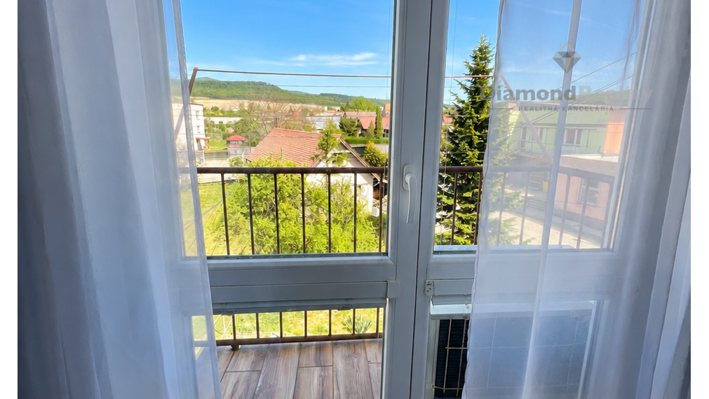 MODERNÝ 3-IZBOVÝ BYT PO KOMPLETNEJ REKONŠTRUKCII S BALKÓNOM | OBEC RUSKOV