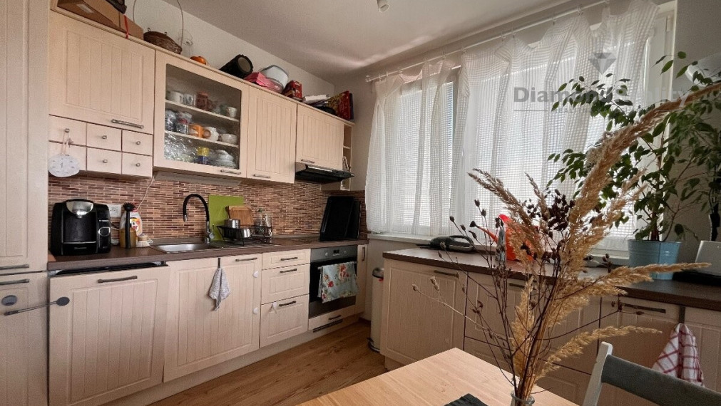 Na prenájom zariadený 2,5 izbový byt balkón Rača Bratislava.