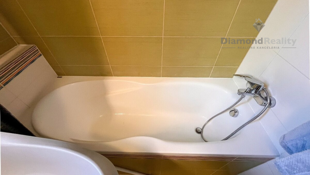 Na prenájom zariadený 2,5 izbový byt balkón Rača Bratislava.