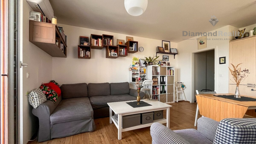 Na prenájom zariadený 2,5 izbový byt balkón Rača Bratislava.