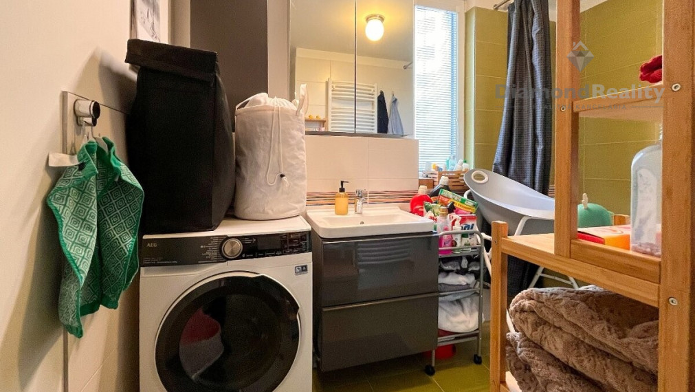Na prenájom zariadený 2,5 izbový byt balkón Rača Bratislava.