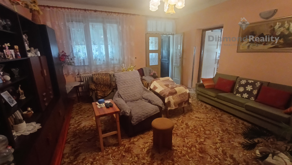 REZERVOVANÉ!Na predaj rodinný dom v malebnej obci Sľažany