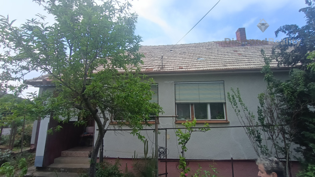 REZERVOVANÉ!Na predaj rodinný dom v malebnej obci Sľažany