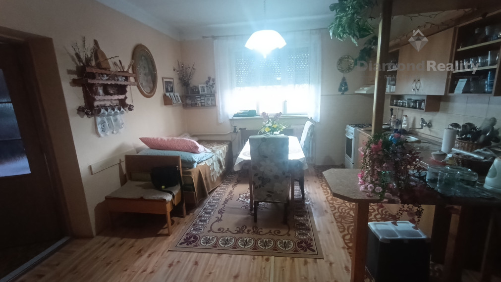 REZERVOVANÉ!Na predaj rodinný dom v malebnej obci Sľažany