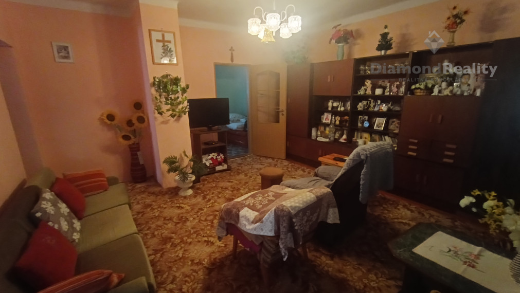 REZERVOVANÉ!Na predaj rodinný dom v malebnej obci Sľažany