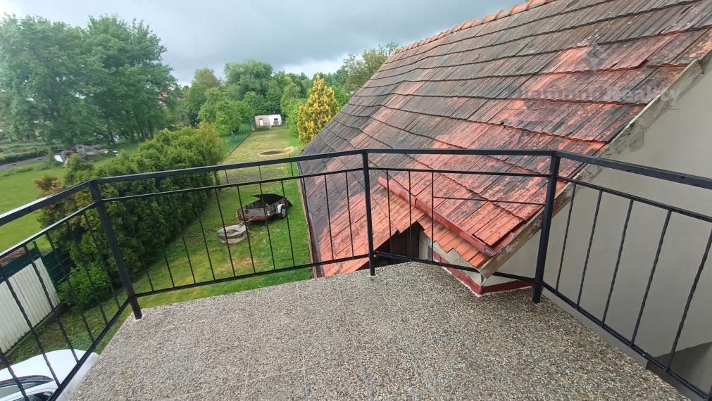 Priestranný rodinný dom s garážou, dielňou a krásnym zázemím v obci Veľké Chrašťany – Beladice