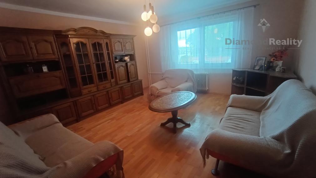 Priestranný rodinný dom s garážou, dielňou a krásnym zázemím v obci Veľké Chrašťany – Beladice