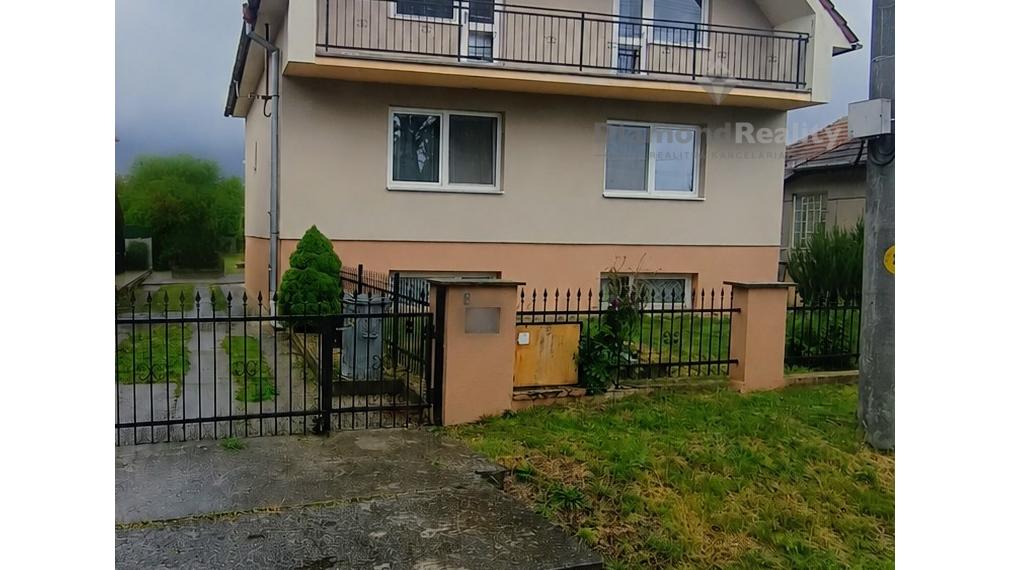 Priestranný rodinný dom s garážou, dielňou a krásnym zázemím v obci Veľké Chrašťany – Beladice