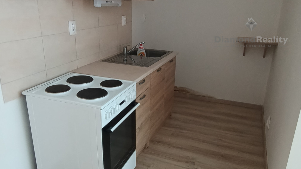 REZERVOVANÉ!Na prenájom 1 izbový byt Slepčany