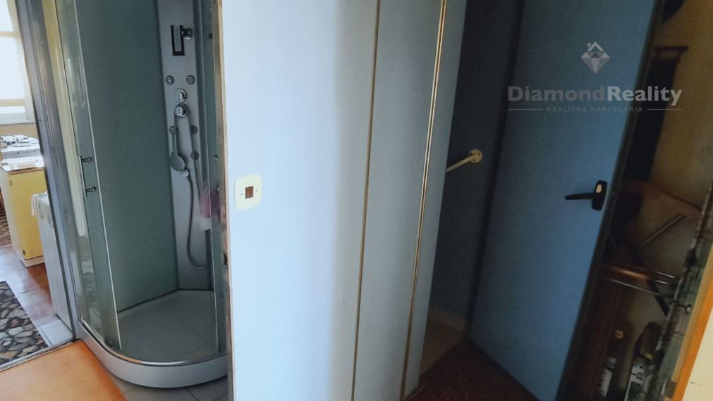 Na predaj 3 izbový byt, Laborecká ulica , Košice  – Západ