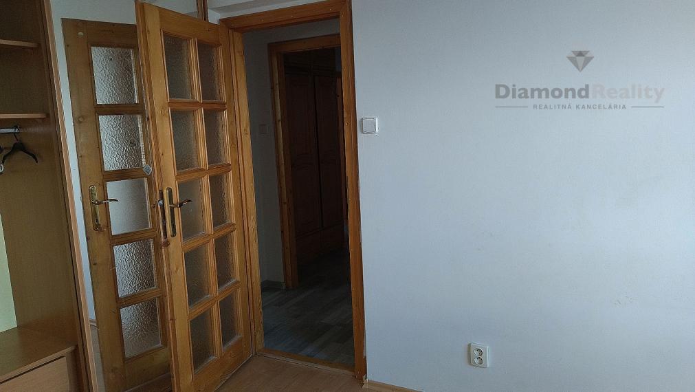 Na prenájom veľký 3 izbový byt, balkón, Čajkovského, Trnava