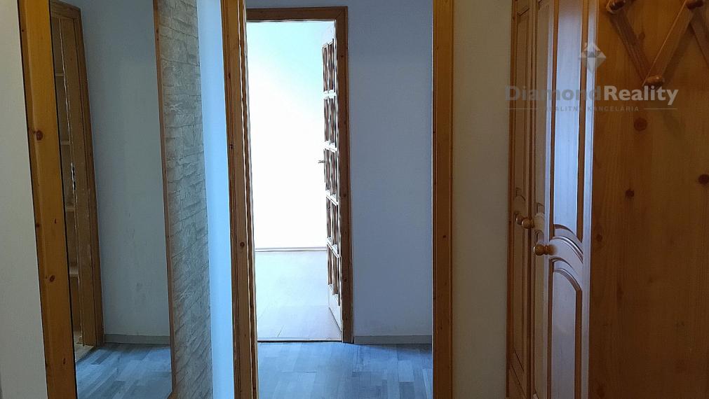Na prenájom veľký 3 izbový byt, balkón, Čajkovského, Trnava