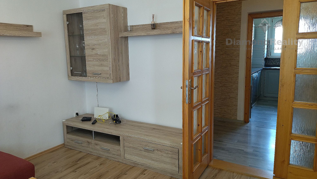 Na prenájom veľký 3 izbový byt, balkón, Čajkovského, Trnava