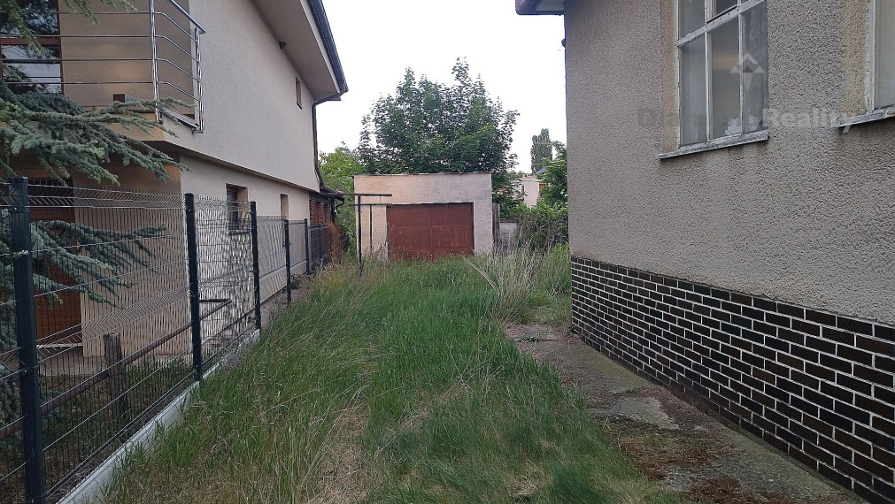 Na predaj rodinný dom v pôvodnom stave, záhrada, Rišňovce