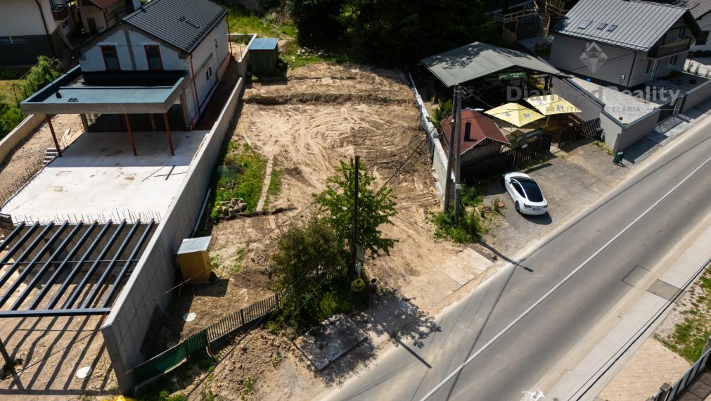 EXKLUZÍVNY STAVEBNÝ POZEMOK V MYSLAVE S PROJEKTOM A STAVEB. POVOLENÍM