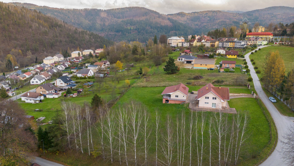 NA PREDAJ VEĽKÝ PRIESTRANNÝ RODINNÝ DOM S OBROVSKÝM POZEMKOM
