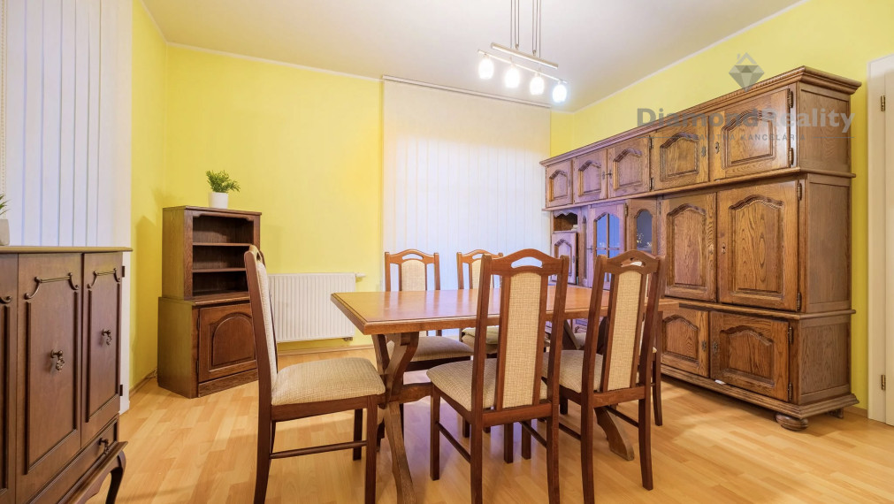 NA PREDAJ VEĽKÝ PRIESTRANNÝ RODINNÝ DOM S OBROVSKÝM POZEMKOM