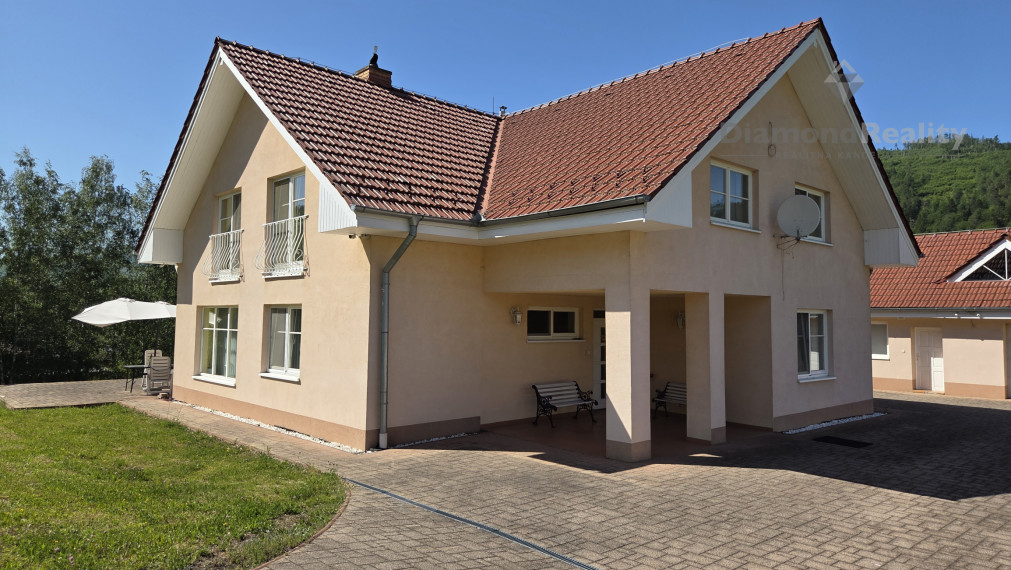 NA PREDAJ VEĽKÝ PRIESTRANNÝ RODINNÝ DOM S OBROVSKÝM POZEMKOM