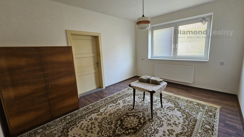 Na predaj starší rodinný dom s veľkou záhradou v centre V.Šariša