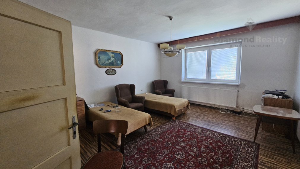 Na predaj starší rodinný dom s veľkou záhradou v centre V.Šariša