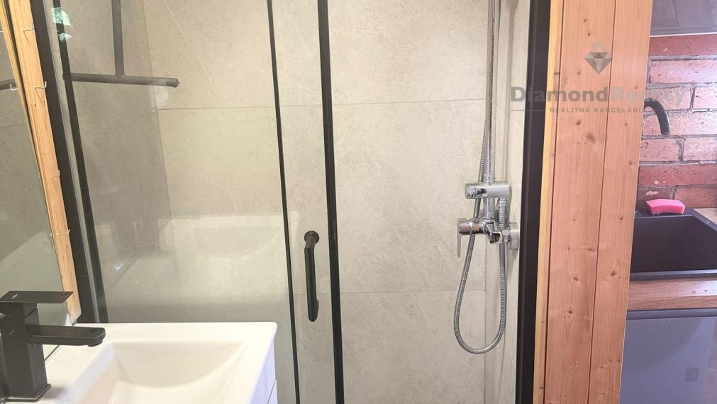 Na prenájom 20 m2 domček Hlohovec