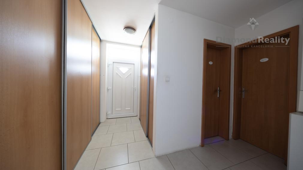 Moderný rodinný dom v obci Reca, neďaleko Slnečných jazier