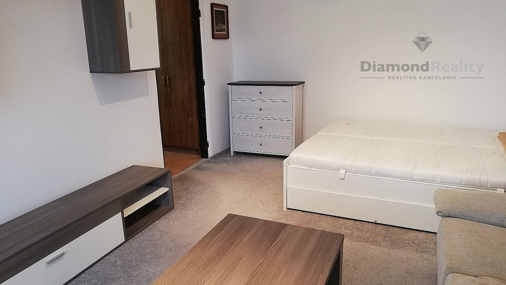 Na prenájom zariadený 1 izbový byt s 2 balkónmi, Beethovenova, Trnava.