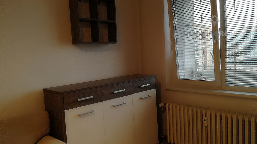 Na prenájom zariadený 1 izbový byt s 2 balkónmi, Beethovenova, Trnava.