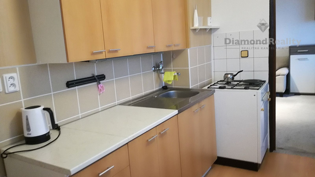 Na prenájom zariadený 1 izbový byt s 2 balkónmi, Beethovenova, Trnava.