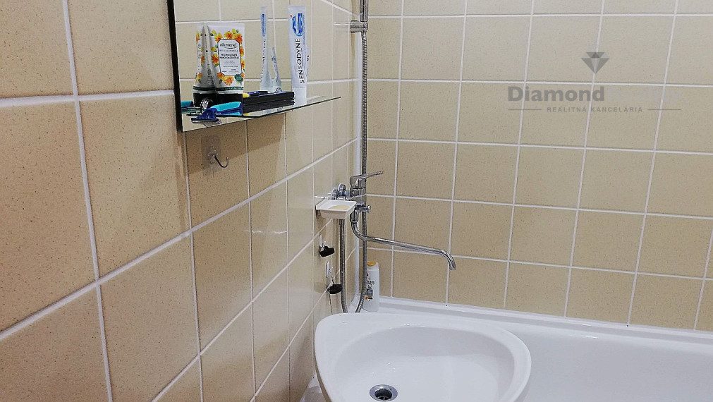 Na prenájom zariadený 1 izbový byt s 2 balkónmi, Beethovenova, Trnava.