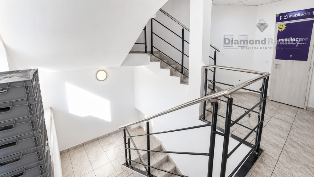 OBCHODNÝ PRIESTOR ÚSPEŠNÝCH - PRENÁJOM 270m2 oproti Hornbachu