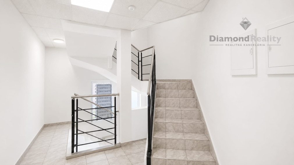 OBCHODNÝ PRIESTOR ÚSPEŠNÝCH - PRENÁJOM 270m2 oproti Hornbachu