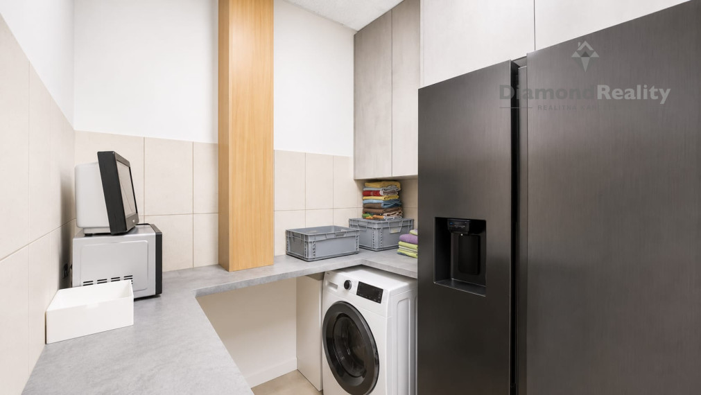 OBCHODNÝ PRIESTOR ÚSPEŠNÝCH - PRENÁJOM 270m2 oproti Hornbachu