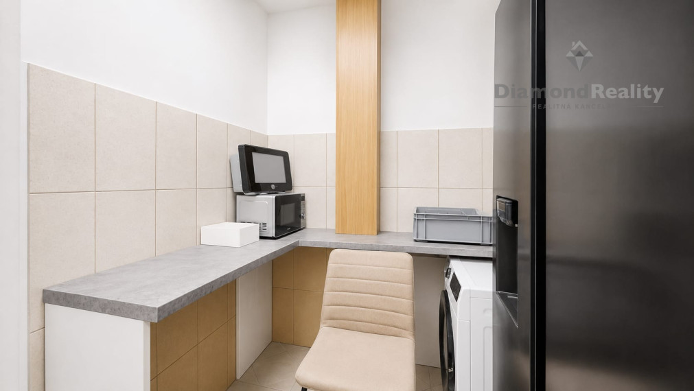 OBCHODNÝ PRIESTOR ÚSPEŠNÝCH - PRENÁJOM 270m2 oproti Hornbachu