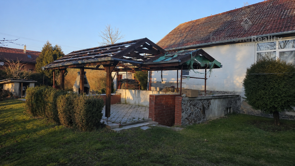 Na predaj rodinný dom s veľkým pozemkom v centre Ďurkova