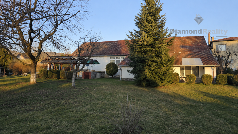 Na predaj rodinný dom s veľkým pozemkom v centre Ďurkova
