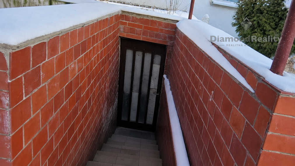 Na predaj rodinný dom s veľkým pozemkom v centre Ďurkova