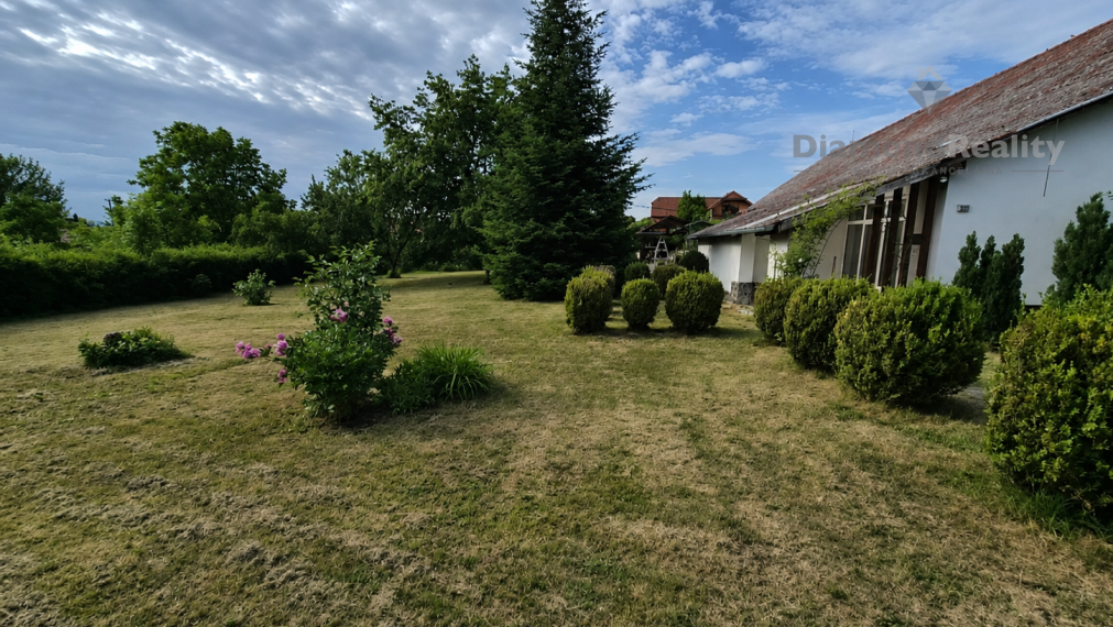 Na predaj rodinný dom s veľkým pozemkom v centre Ďurkova