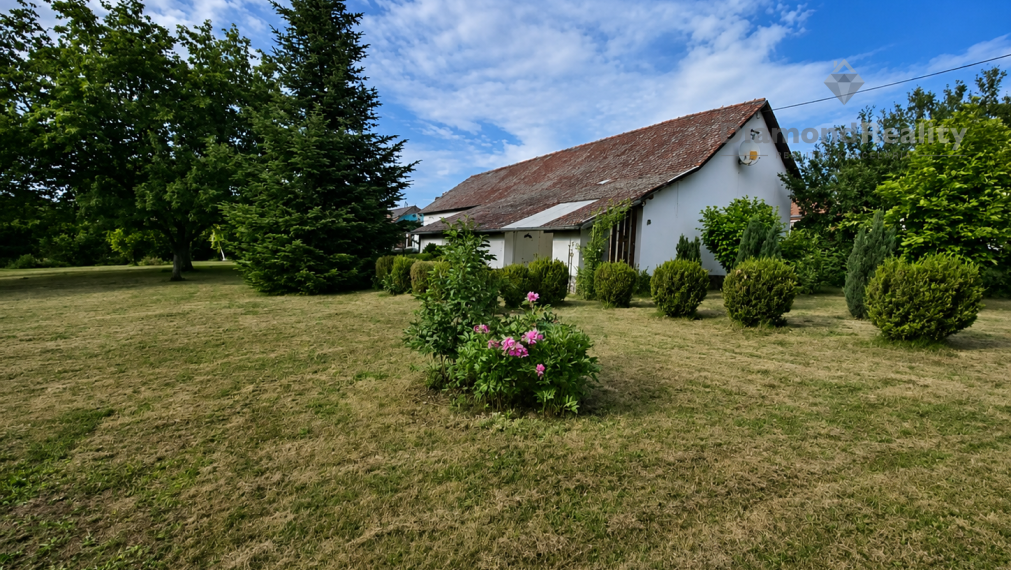 Na predaj rodinný dom s veľkým pozemkom v centre Ďurkova