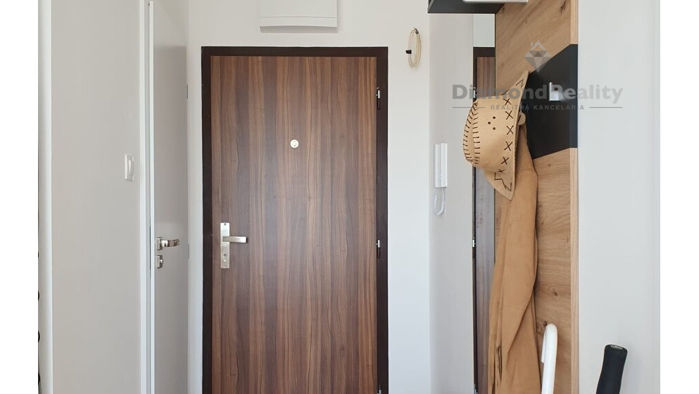 Na prenájom novoprerobený byt na 2 izbový, centrum, Galanta