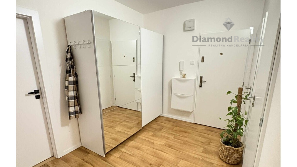 Na prenájom zariadený 2 izbový byt, centrum, Hollého, Senica