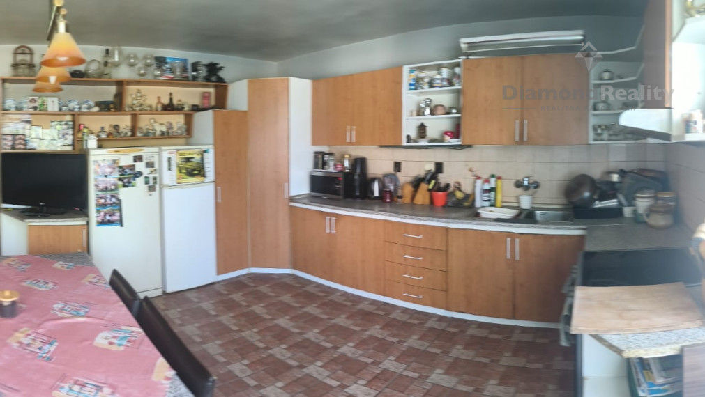 Na predaj 8 izbový rodinný dom, pri Senci, Nová Dedinka
