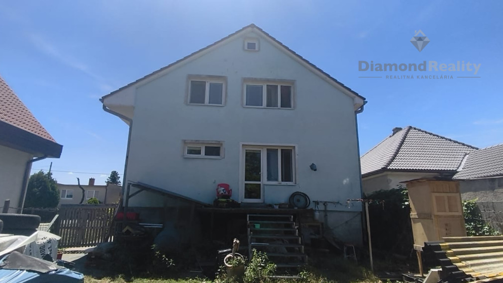 Na predaj 8 izbový rodinný dom, pri Senci, Nová Dedinka