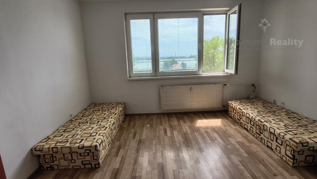 Na predaj 2 izbový byt Levice Ľanová ulica